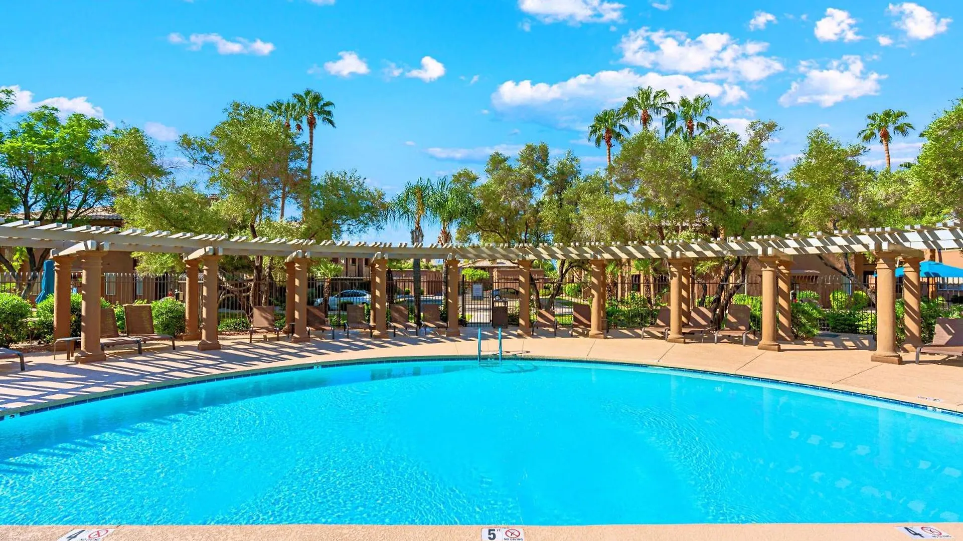 At The Plaza Modern Resort-Style Condo 5069 Scottsdale Ferienhaus