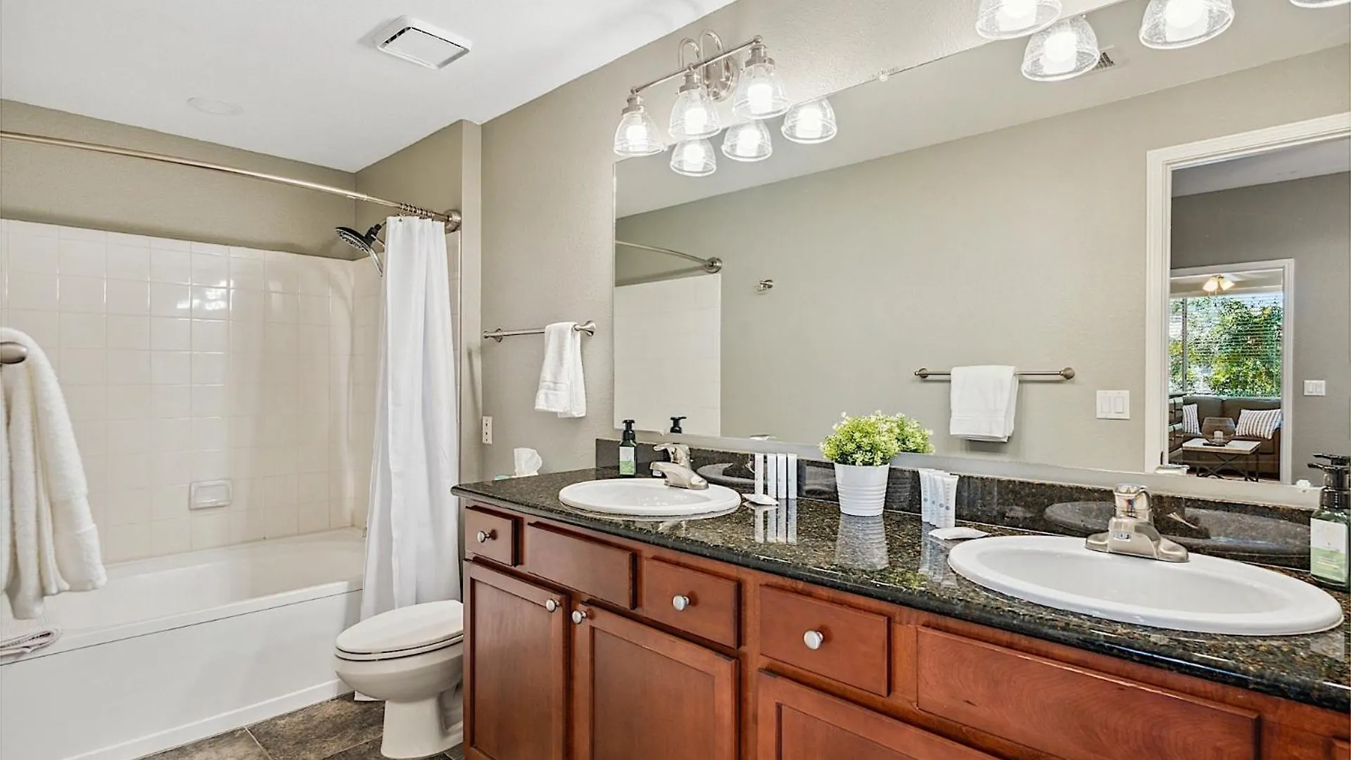 At The Plaza Modern Resort-Style Condo 5069 Scottsdale USA
